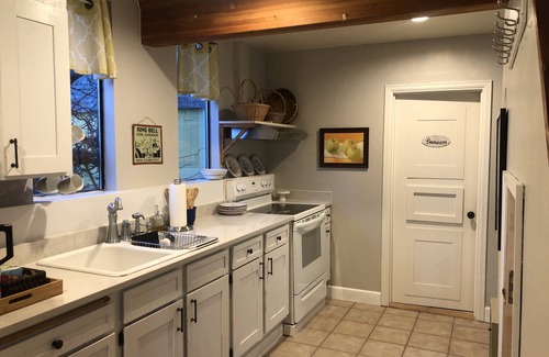 South Colby Cottage | Charming Vashon Island Cottage - Just 3 minutes from the ferry.