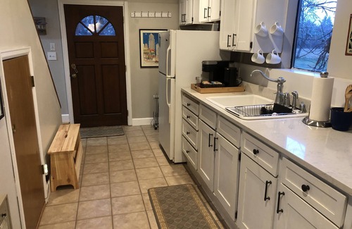 South Colby Cottage | Charming Vashon Island Cottage - Just 3 minutes from the ferry.