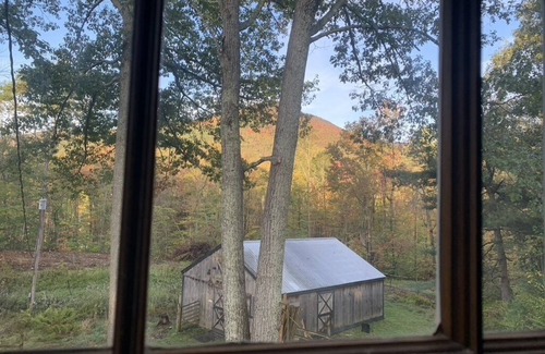 Arlington House | Charming Vermont Retreat with Mountain Views and Ski Proximity. Pet-Friendly!