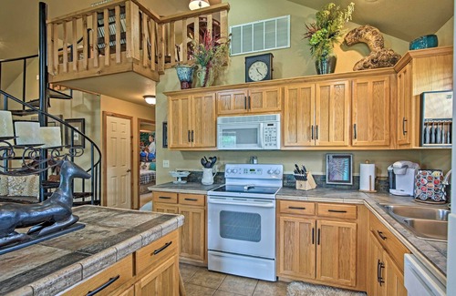 Vian House | Charming Vian Retreat w/Private Deck & Grills!