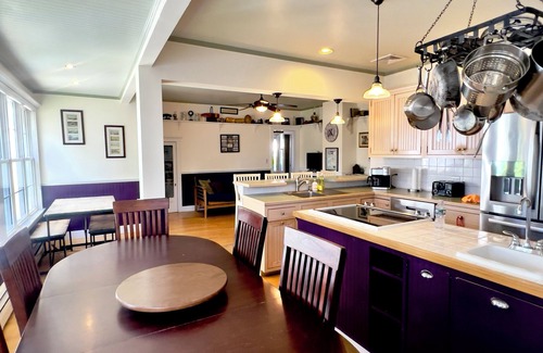 Ocean Park House | Charming Victorian beach house 5 bedrooms. 50 steps to the beach