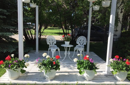 Cody House | Charming Victorian-Style Guest House