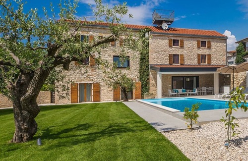 Nova Vas Villa | Charming Villa CX with large 50m2 heated pool