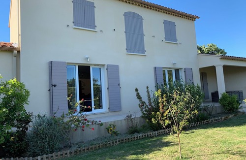 Tarascon Villa | Charming villa including 3 bedrooms with 140cm beds, a master bedroom with 160cm bed