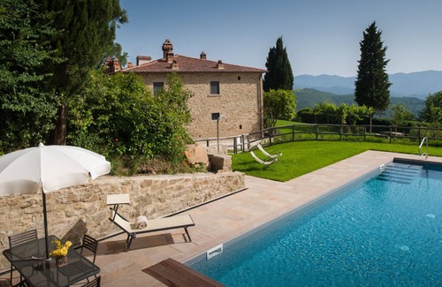 Arezzo Villa | Charming villa surrounded by organic vineyards with private pool
