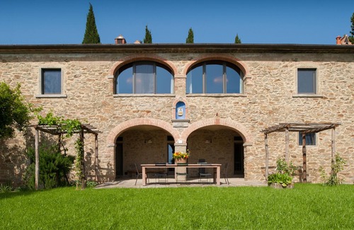Arezzo Villa | Charming villa surrounded by organic vineyards with private pool