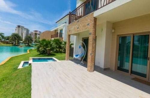 Colon Villa | Charming Villa with Jacuzzi & Lagoon Access at Playa Escondida Resort