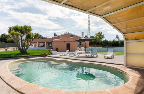 Setubal House | Charming Villa w/pool & Soccer field @ 30min Lisbon