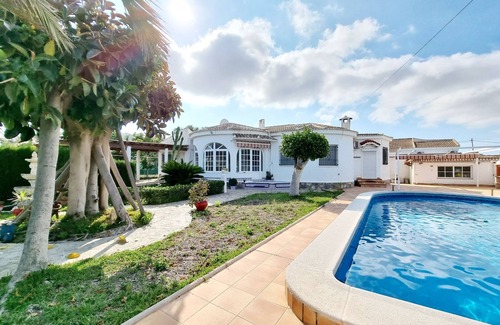 El Chaparral House | Charming Villa with Private Pool in Urb La Siesta Torrevieja