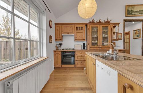 Reykholt House | Charming villa with a hot tub, by the Golden Circle