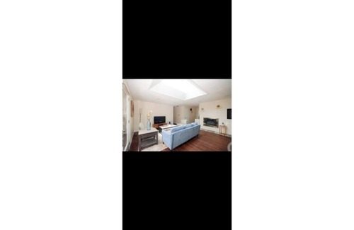 Renton Villa | Charming villa with AC in Renton - perfect for large groups
