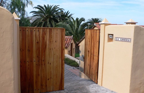 Los Silos Villa | Charming Villa with garden full of flowers located in Los Silos, north Tenerife