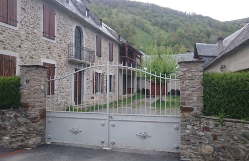 Peyragudes House | charming village house /apartment, quiet, not overlooked, with exterior