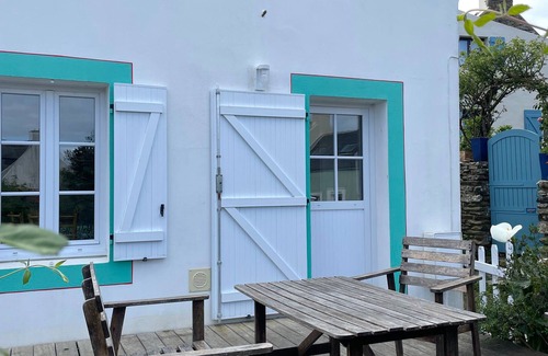Locmaria House | Charming Village House in Samzun, 200m from Beach, WiFi, Garden, No Pets