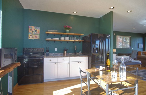 Newberg Apartment | Charming Vineyard Retreat in Willamette Valley