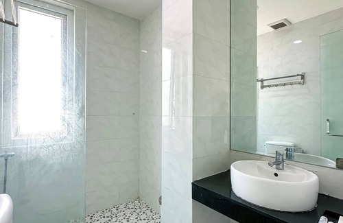 Phu My Hung Apartment | Charming Studio with Kitchen & Rooftop Terrace in Secure HCMC Neighborhood