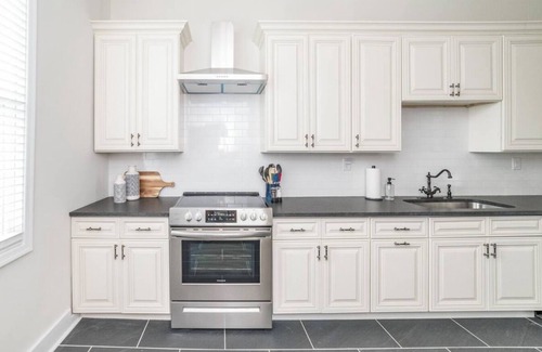 Diamond Hill House | Charming Walkable Downtown Getaway w/Coffee Bar!