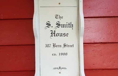 New Bern House | Charming, warm & tranquil historic downtown New Bern home