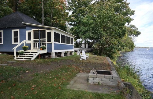 St. Albans Cottage | Charming water-front cottage & guest house comfortably sleeps 8 with WiFi, AC