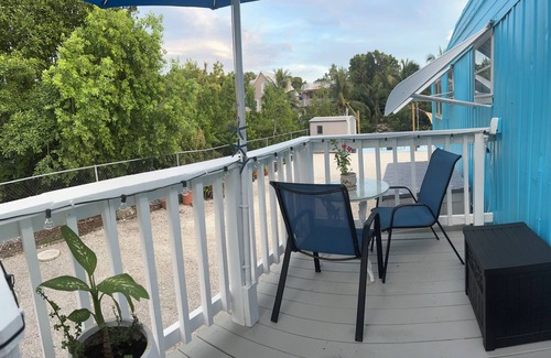 Twin Lakes House | Charming water front bungalow 40ft Dock & Tiki in the heart of Key Largo
