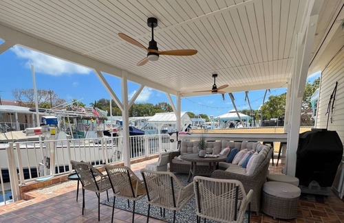 Cross Key Waterways House | Charming Waterfront 2-bed/2 bath/WiFi, AC in very quaint Key Largo neighborhood