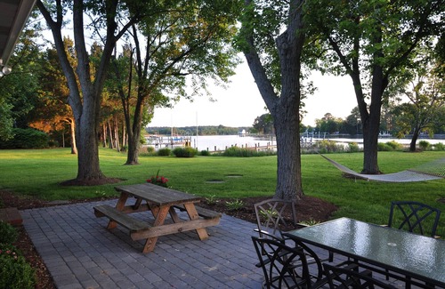 Royal Oak Cottage | Charming Waterfront Cottage Outside St. Michaels Close to the Oaks