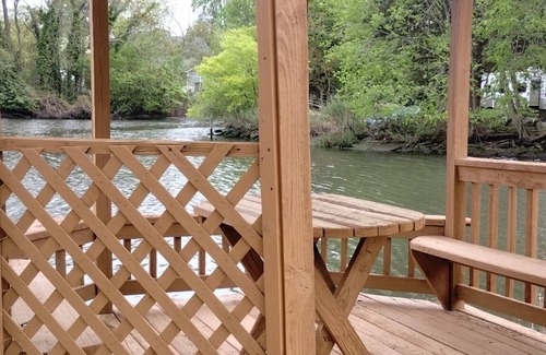 Downtown House | Charming Waterfront Home: Spacious, Modern, Near Attractions & Universities
