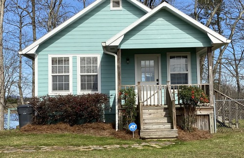Centre Cottage | Charming Waterfront Property on Beautiful Weiss Lake!