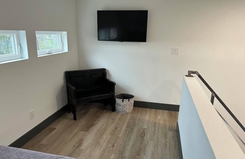 Millville Apartment | Charming Waterfront Studio with AC and WiFi in lovely Millville
