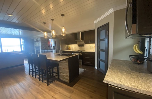 Frontenac Cottage | Charming waterside retreat located on Bob's Lake with games room!