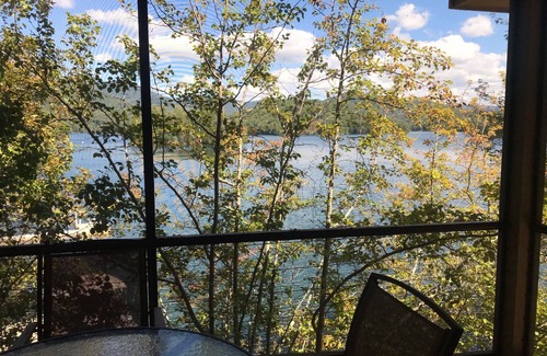 Robbinsville House | Charming WeeHaus with WiFi and AC at Lake Santeetlah close to Tail of the Dragon