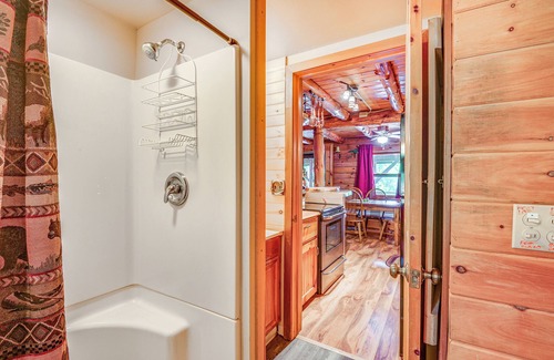 Wellesley Island Cabin | Charming Wellesley Island Cabin Near State Parks