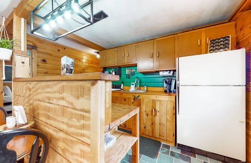 Watkins Glen House | Charming wilderness cabin with a scenic deck, grill, & arcade game