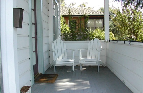 St. Helena House | Charming Wine Country Cottage Steps from Downtown - Permit #2012-27