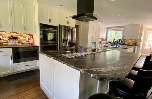 Walla Walla House | Charming Wine lovers Farm House with heated Pool & Hot tub!