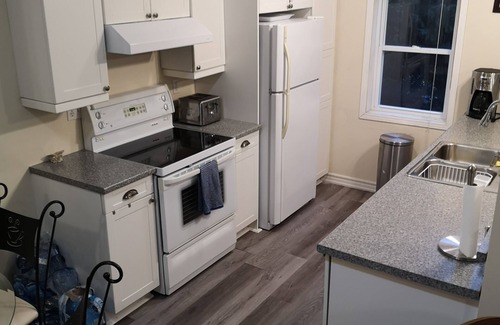 Fenelon Falls Cottage | Charming with Modern Amenities, 3 brdms Waterfront, Flexible Rentals
