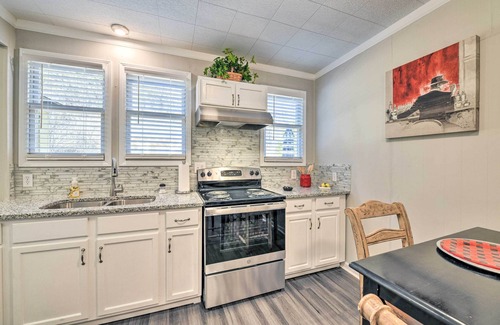 Yadkinville Cottage | Charming Yadkin Valley Cottage w/Deck & Yard