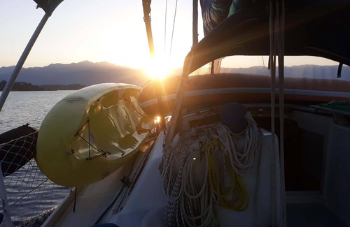 Mambucaba Boat Rental | Charter com Pernoite no Veleiro Moana