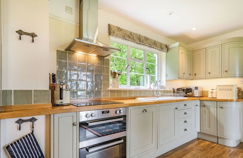 Axford Cottage | CHASEWOODS FARM COTTAGE, pet friendly in Ogbourne St George