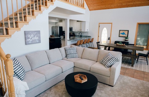 Elysian House | “Chasing Lakeside Sunsets” Lake Francis - fishing, kayaks,paddle boat,lilly pad