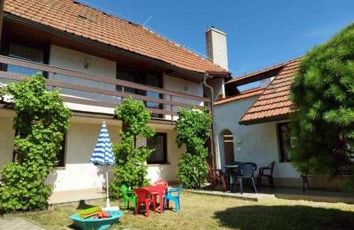 Mnetes House | Chata Lucie pod Řípem