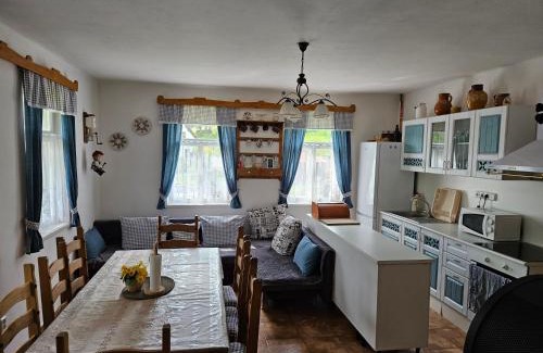 Lazne Belohrad House | Chata u potoka