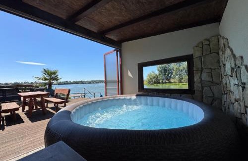 Nove Veseli House | Chata u Rybníka