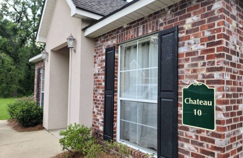 Pine Grove Apartment | Chateau 10, spacious townhouse in Tickfaw, LA