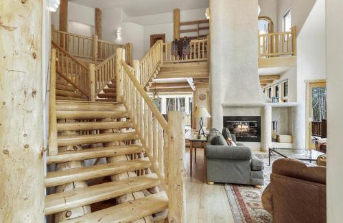 The Highlands House | Chateau at Dyer Trail