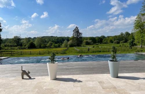 Yvre-l'Eveque Bed & Breakfast | Chateau aux portes du circuit des 24h