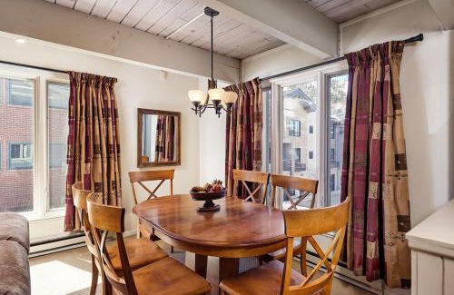 Aspen House | Chateau Chaumont Unit 8, Condo with Excellent Location, 1 Block to Aspen Mountain