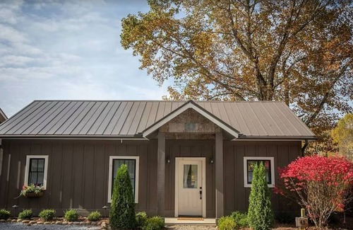 Scaly Mountain Cottage | Chateau Claret - Mountain Vineyard Getaway on the Highlands Plateau