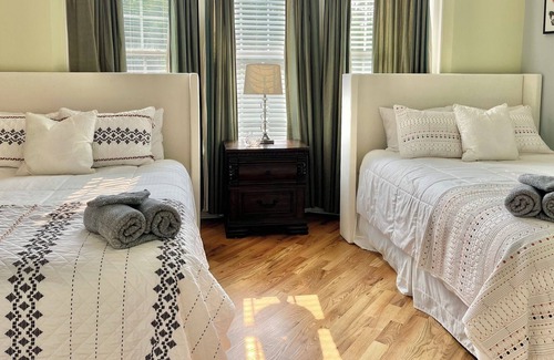Wake Forest House | Chateau d’Amour- Huge home Sleeps 16 on 2 acres,