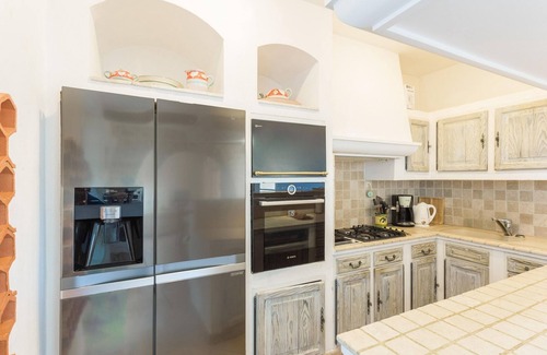 Lorgues House | Chateau in Lorgues with Pool & Vineyard Views